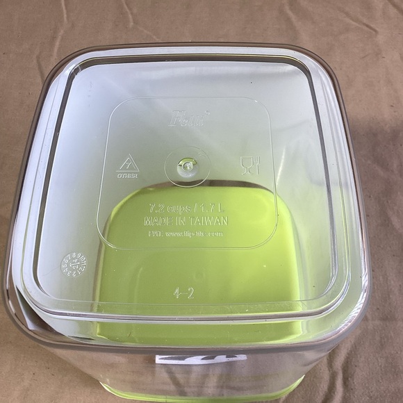 Felli Pet Storage Container - Picture 4 of 4